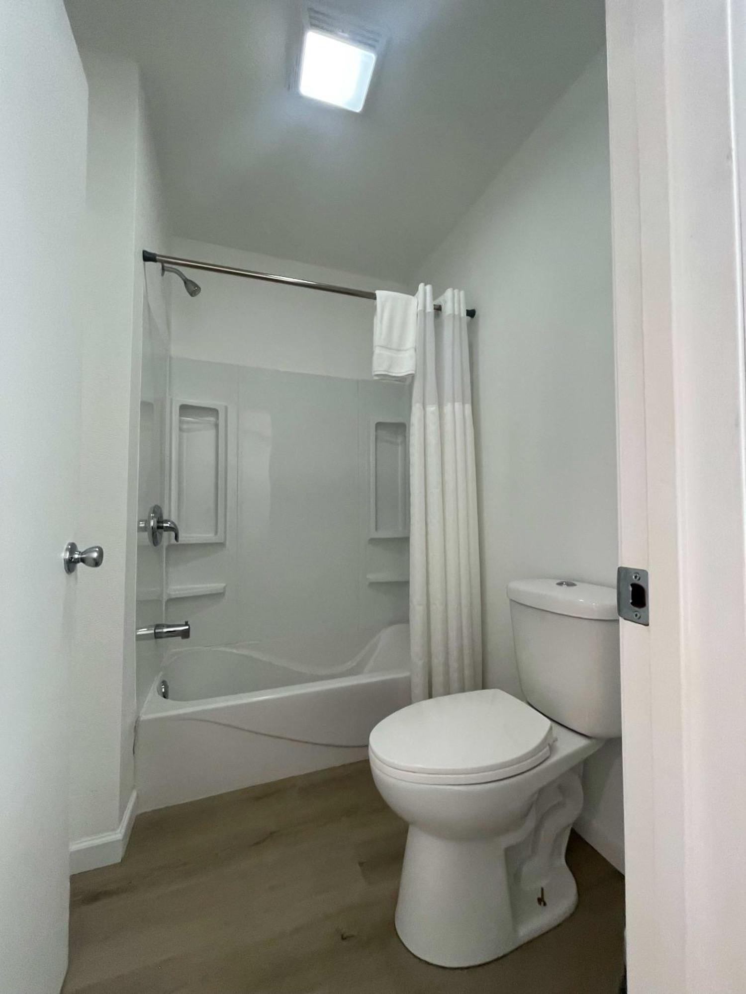 Single King Room Lake City Ngoại thất bức ảnh
