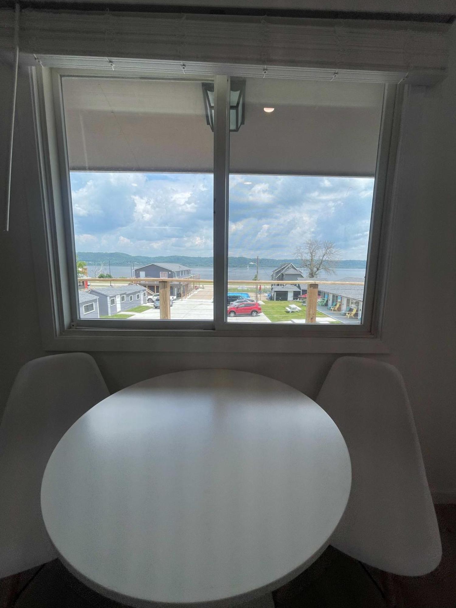 Single King Room Lake City Ngoại thất bức ảnh